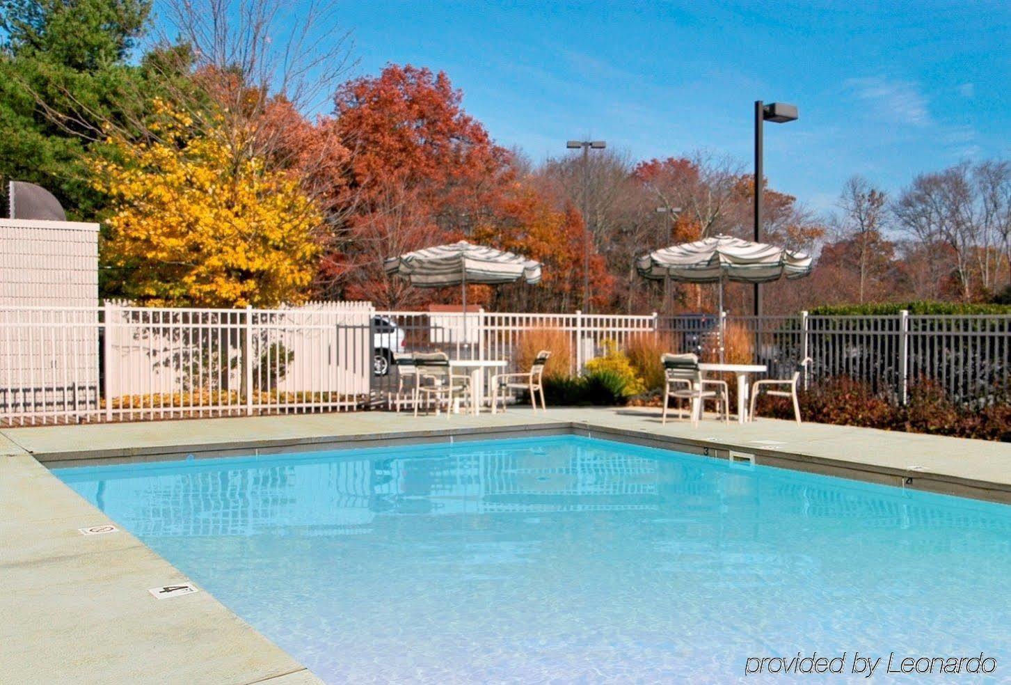 Red Roof Inn Plus Boston - Mansfield - Foxboro Экстерьер фото